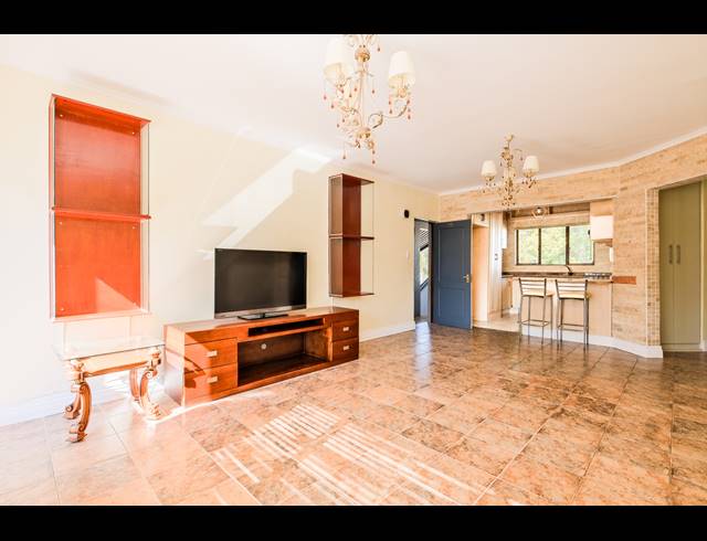 2 BEDROOM APARTMENT TO LET IN MELROSE NORTH